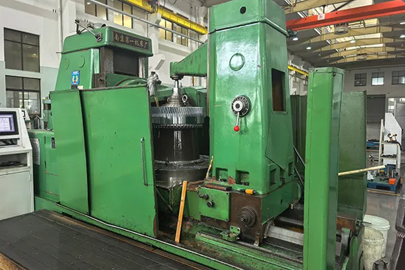 Máquina talladora de engranajes CNC horizontal de 4 ejes