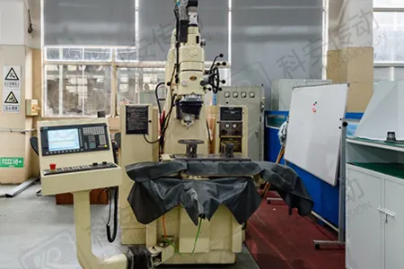 MOORE G18 Máquina CNC de Rectificado por Coordenadas (EEUU)