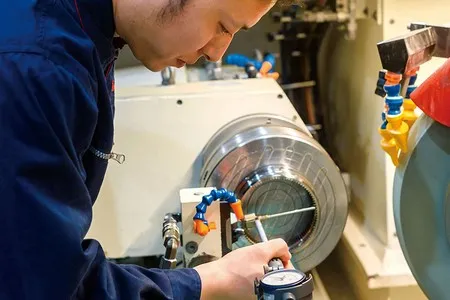 Rectificadora interna y extena CNC MAAG
